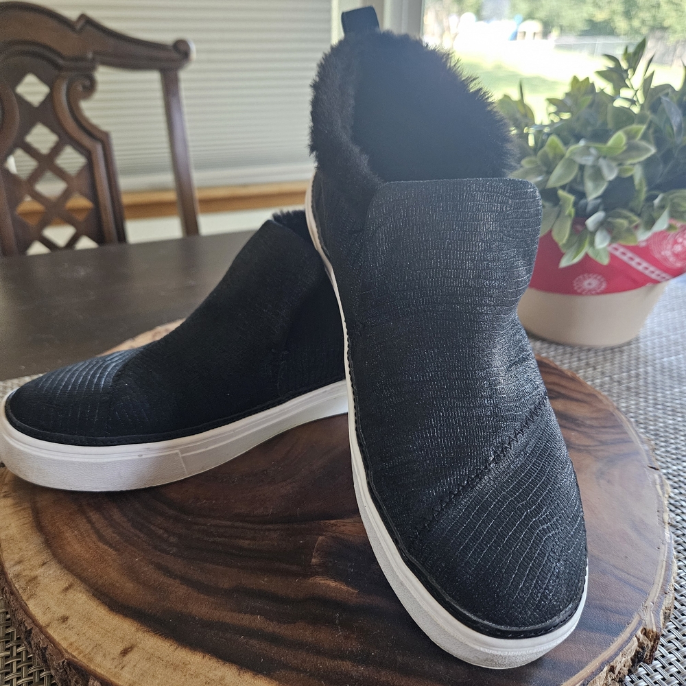 Toms Cozy Black Fur-Lined Women's Sneakers Size 8.5